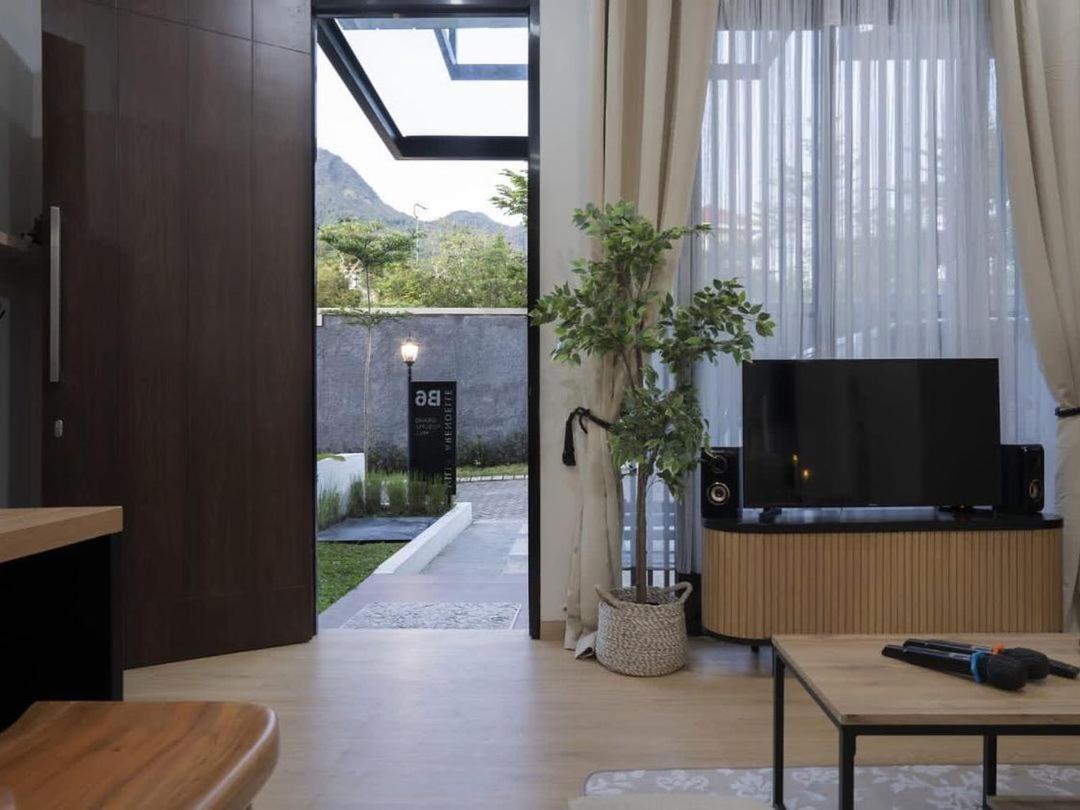 Villa Pak Joni Pasuruan Exteriör bild